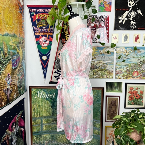 Vintage Floral Robe - Picture 4 of 7